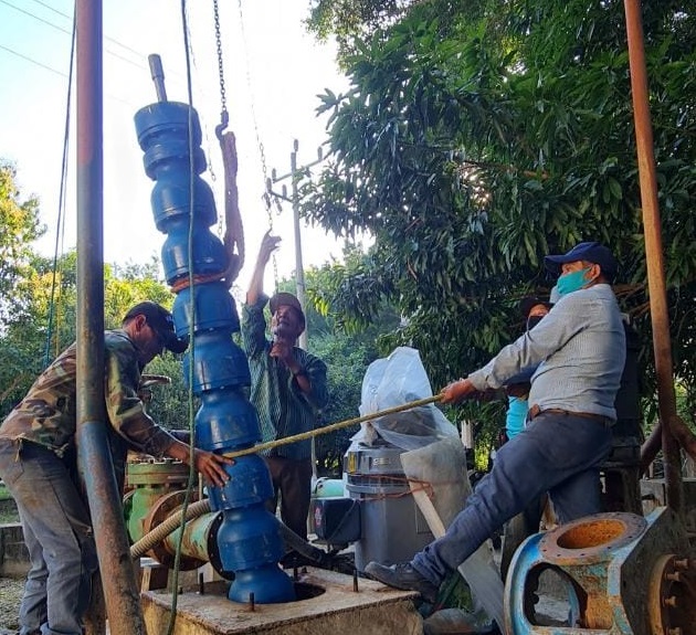 Obras públicas continua con la instalación de nueva bomba para el