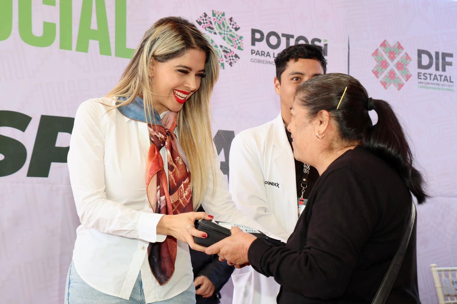 Dif Estatal Brinda Apoyo A Personas Con Discapacidad Amanecer Huasteco