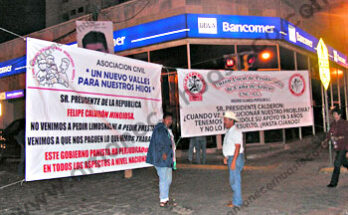 Cañeros colocaron pancartas planteando sus exigencias.