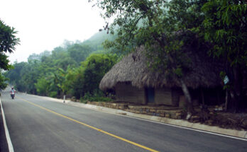 Por la mañana, inauguró la ampliación y modernización del camino entronque Carretero San Martín Chalchicuautla-Tamazunchale-Lalaxo