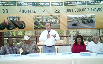 ENTREGAN IMPLEMENTOS AGRÍCOLAS EN LA HUASTECA