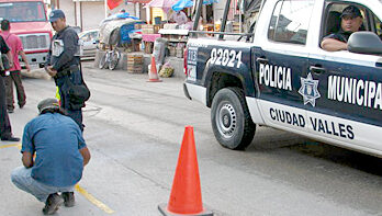 MUNICIPIO DELIMITA AREAS DE ESTACIONAMIENTO EN ZONA DE LOS MERCADOS