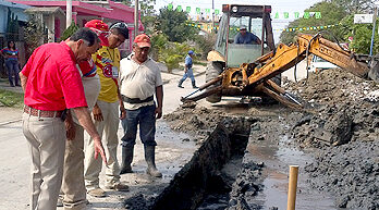 DAPAS REPARA DRENAJES EN CABECERA MUNICIPAL