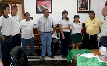 ENTREGA ALCALDE UNIFORMES A DEPORTISTAS QUE REPRESENTAN A VALLES EN ETAPA NACIONAL