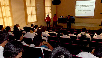 CONFERENCIAS DE ORIENTACION A ESTUDIANTES, IMPARTE ATENCION A LA JUVENTUD