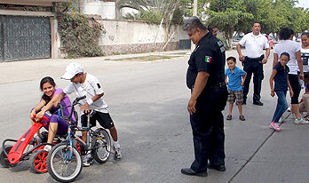 PASEO FAMILIAR, ATRAE EL INTERES DE LOS VALLENSES