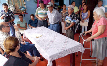 EN LA BONIFACIO SALINAS, ALCALDE RECORRE UN TENDEDERO DE ILUSIONES