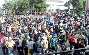 CAÑEROS MANTIENEN TOMADAS OFICINAS DE SAGARPA EN DEMANDAN DE UN SUBSIDIO DE 250 POR TONELADA