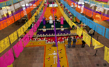 EXPONEN ALTAR DE MUERTOS EN PALACIO DE GOBIERNO