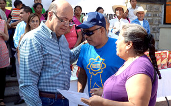 ENTREGA ALCALDE PROYECTOS PRODUCTIVOS POR 163, 825 PESOS