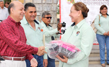 ENTREGAN UNIFORMES A SINDICATO DEL AYUNTAMIENTO