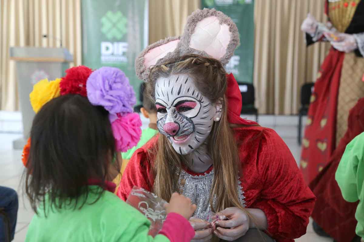 DIF estatal lleva dulces y diversión a menores de edad de casa cuna ...
