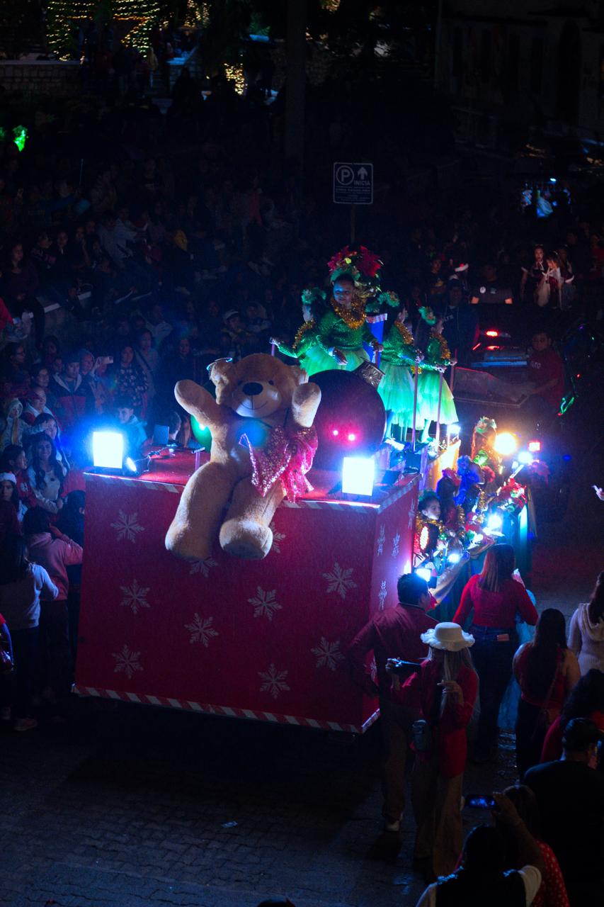 Brilla la magia de la navidad en Ciudad Valles con desfile navideño ...